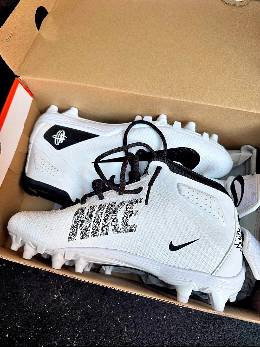 Nike Alpha Huarache 7 Varsity LAX Lacrosse Cleats in White & Black Like New